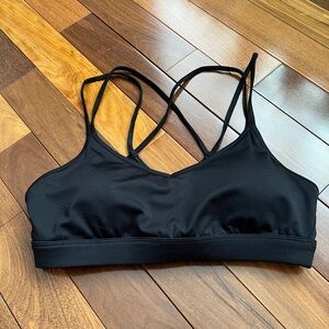 Old Navy Black Sports Bra with Criss-Cross Straps